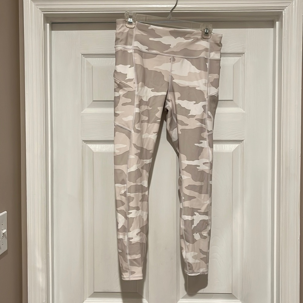 Athleta camo 7/8 leggings